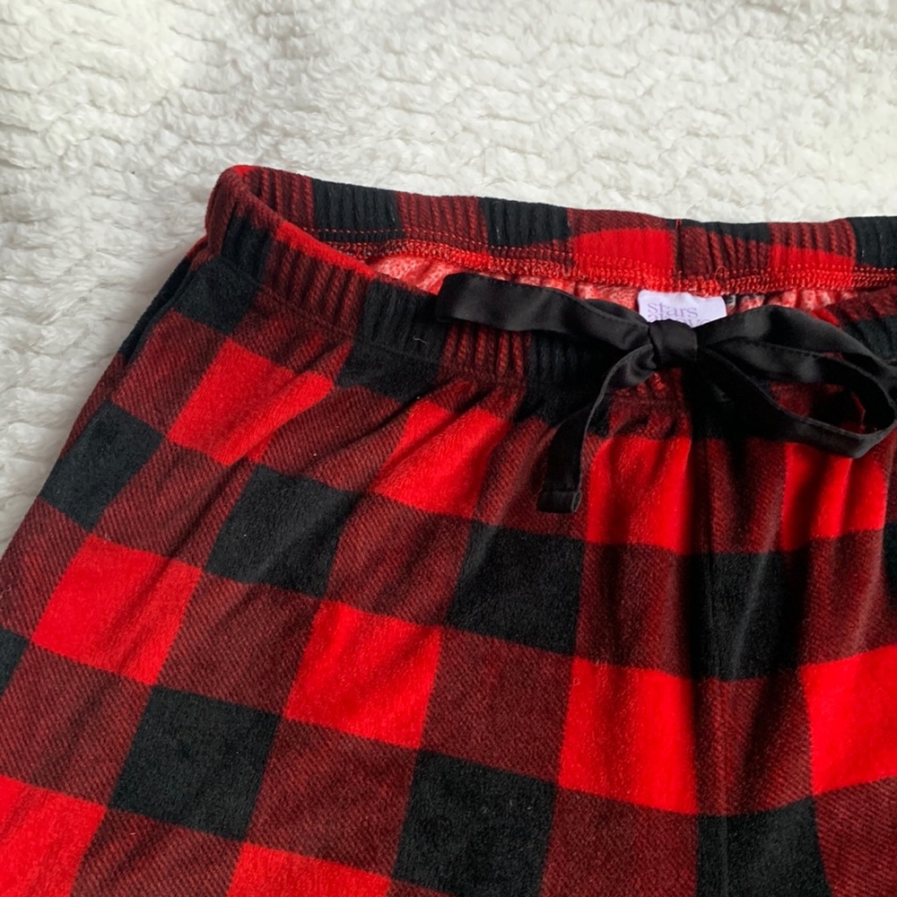 RED AND BLACK Straight Stars Above Fluffy Pajama Pants SIZE SMALL Lightly Used